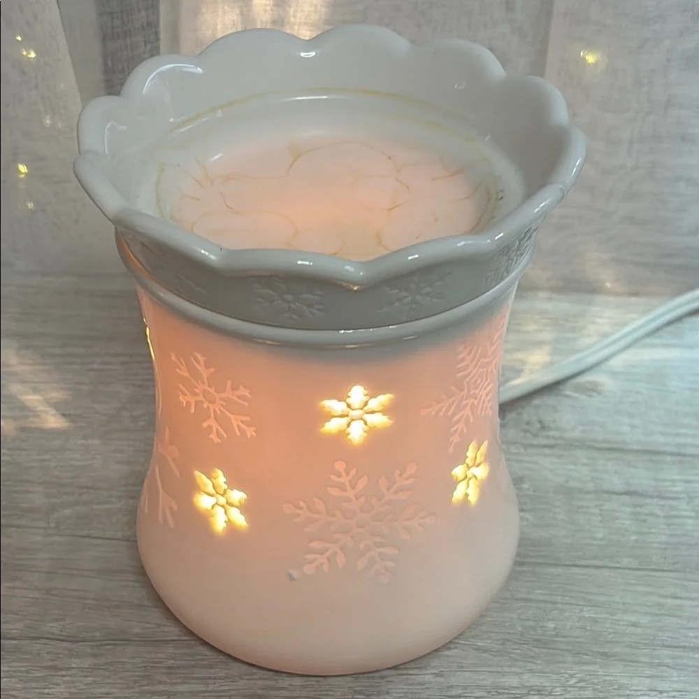Scentsy White Accent Candle Holder “Blizzard”